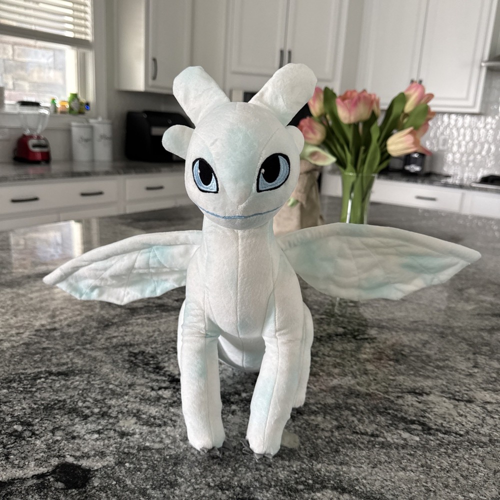 Universal Epic Universe How to Train Your Dragon Light Fury 14.5" Plush RARE